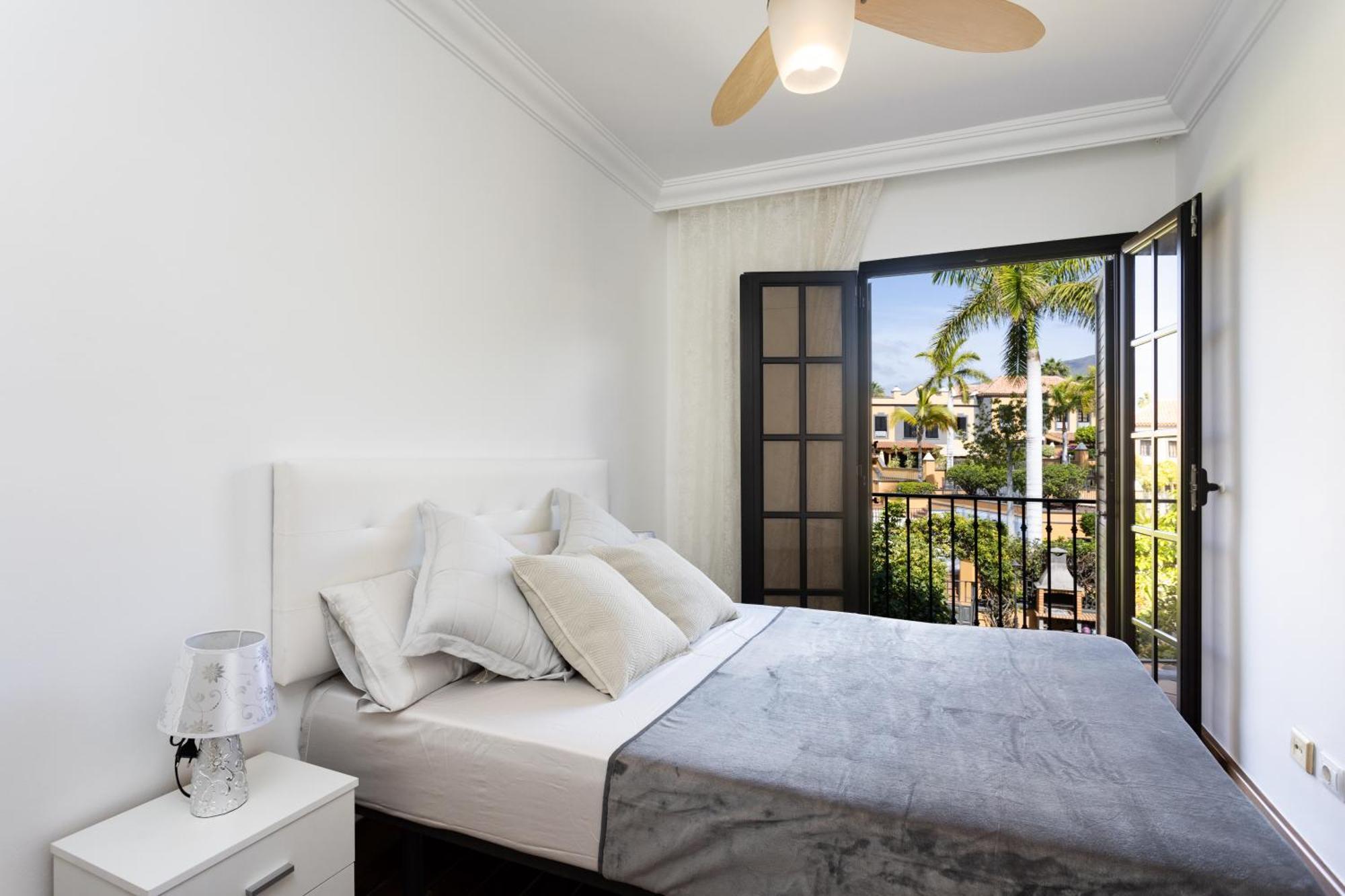 Classbnb - Luxury Townhouse 300M From Playa Del Duque أذيخي المظهر الخارجي الصورة