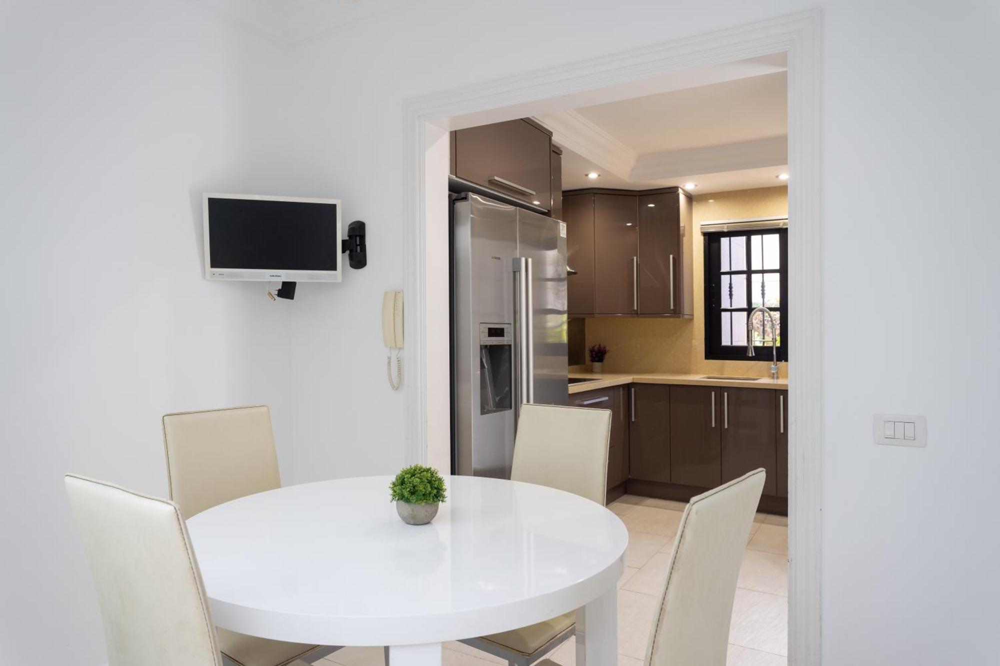 Classbnb - Luxury Townhouse 300M From Playa Del Duque أذيخي المظهر الخارجي الصورة